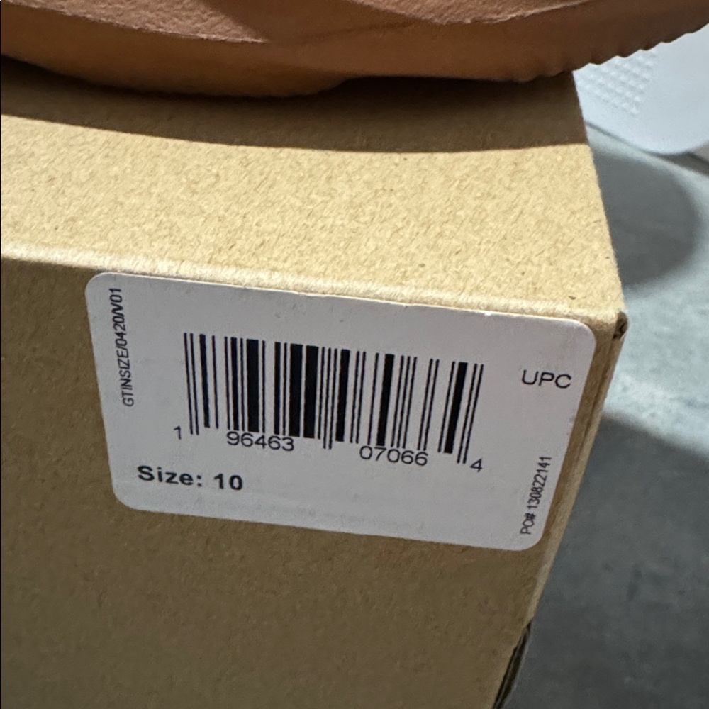Yeezy Foam Runner in Brown - Picture 2 of 6
